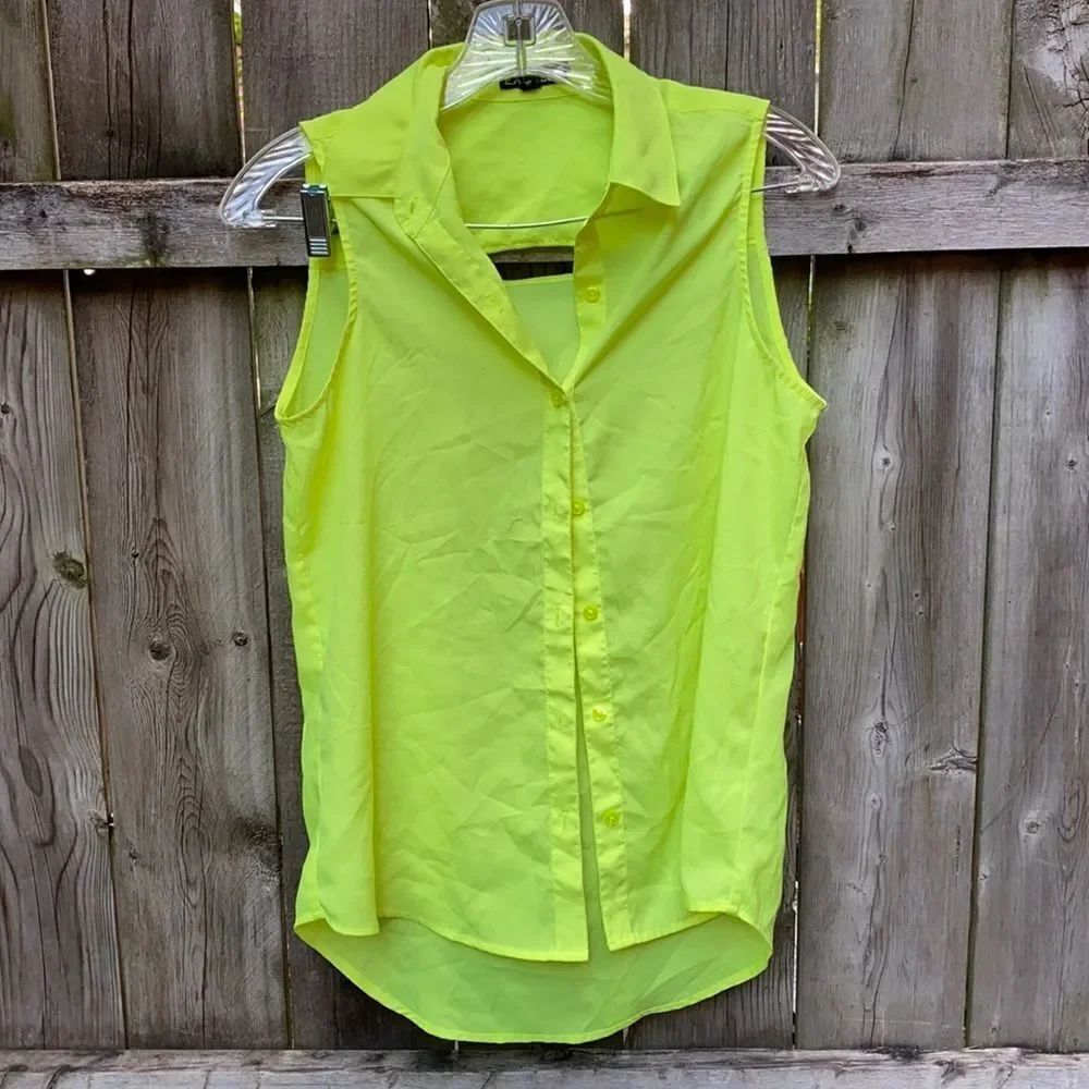 Express sleeveless button Down shirt sz. Xs